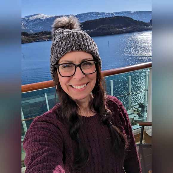 Meet your Posher, Carianne - Picture 2 of 2